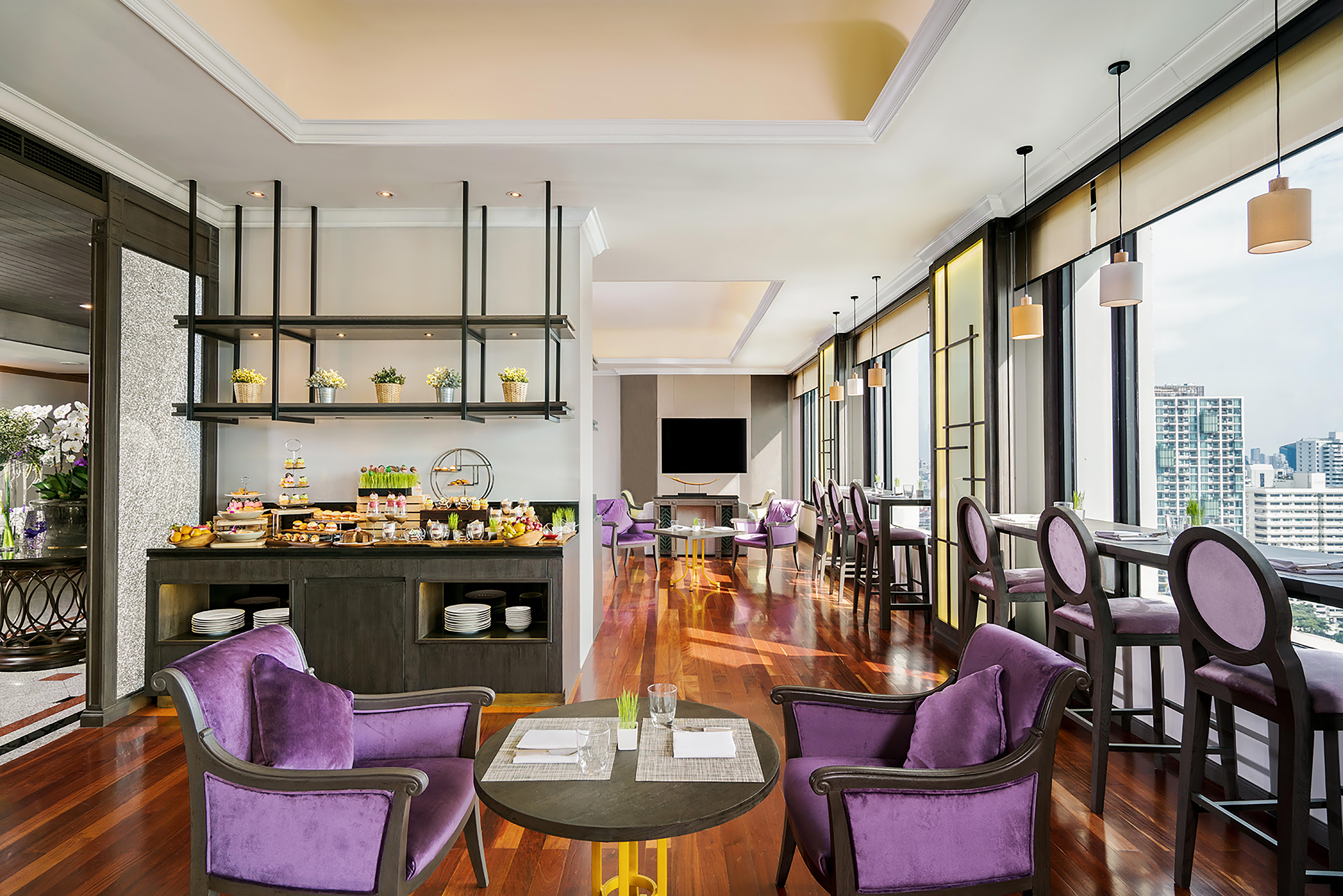 Grand Mercure Bangkok Atrium Kültér fotó Club Lounge at the 24th floor
