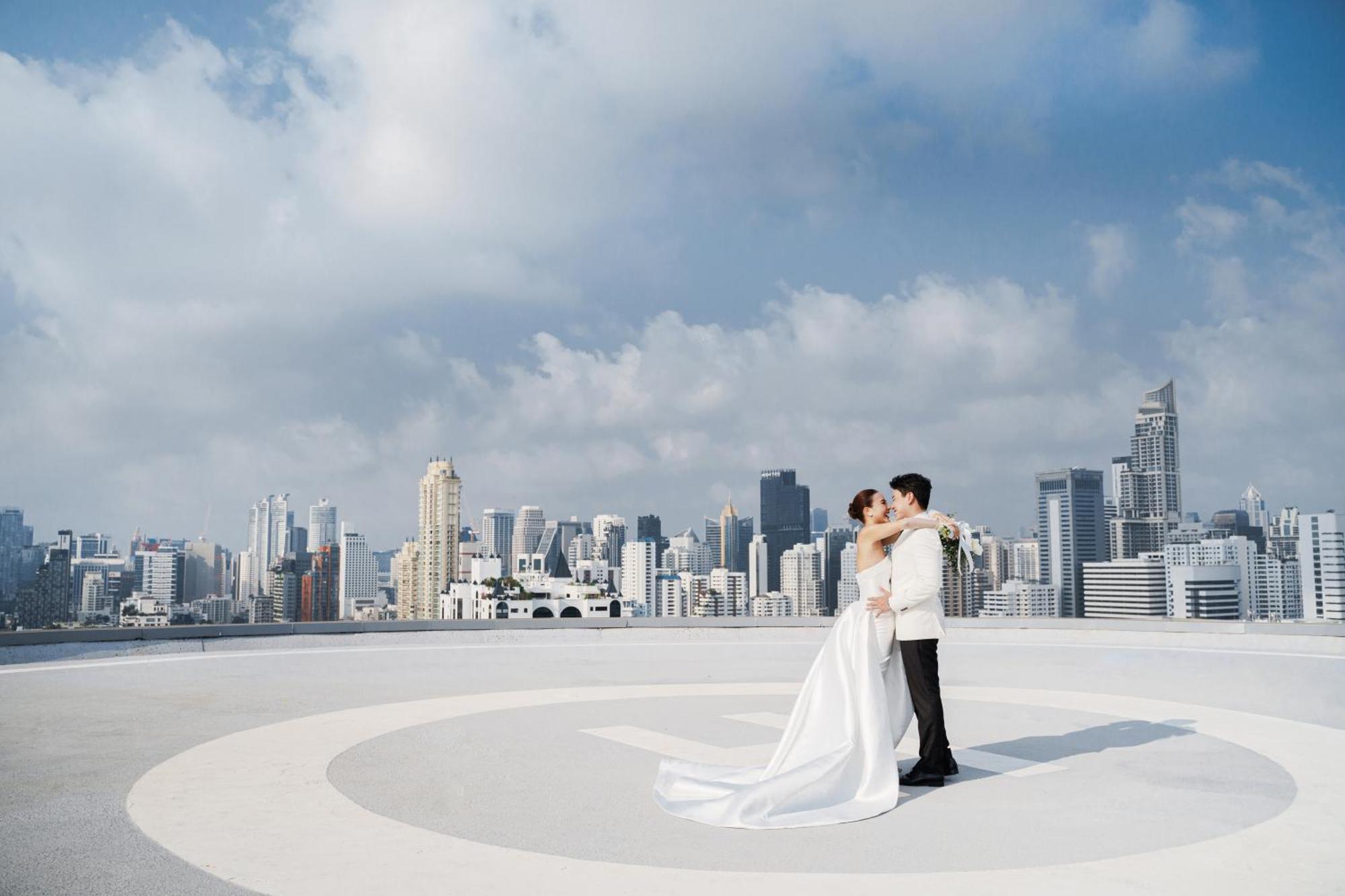 Grand Mercure Bangkok Atrium Kültér fotó Wedding in Bangkok
