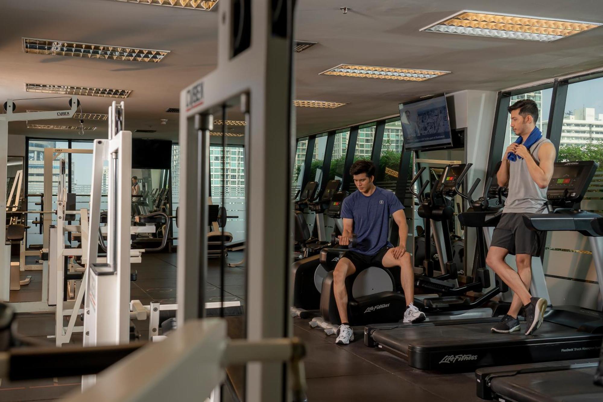Grand Mercure Bangkok Atrium Kültér fotó The gym at the Shangri-La Hotel, Kuala Lumpur