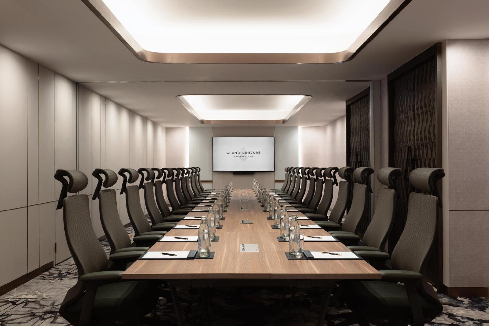 Grand Mercure Bangkok Atrium Kültér fotó Boardroom